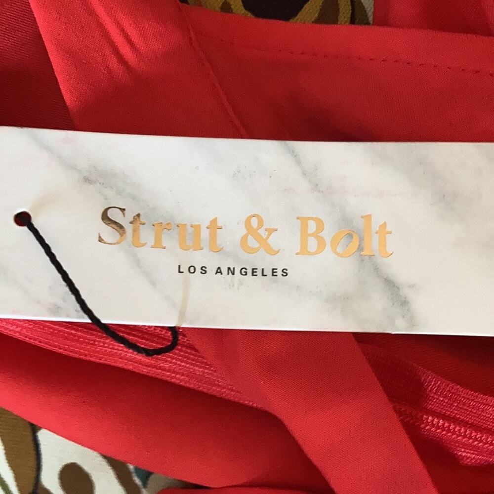 NWT 💋 Sexy Red Jumpsuit with Front Slits - Sz Medium 💋 - Picture 3 of 5